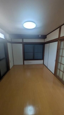 【居間・リビング】 | ハイツ利久 | こちらの居間で趣味の時間をお楽しみください