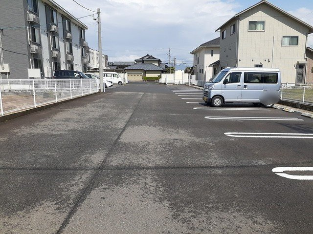 レ・セーナⅡの駐車場