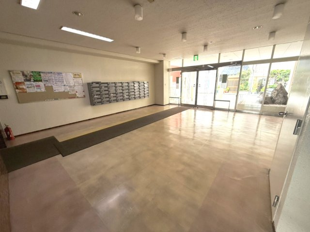 明石本町ビル住宅のエントランス|落ち着いたエントランスです