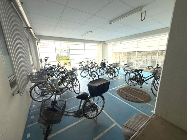 明石本町ビル住宅の設備|自転車置場