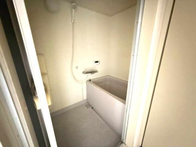 明石本町ビル住宅の浴室|コンパクトで使いやすいお風呂です