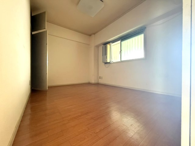 明石本町ビル住宅の洋室|コンパクトで使いやすい６帖の洋室です