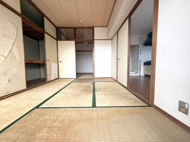 明石本町ビル住宅の和室|明るい６帖の和室です
