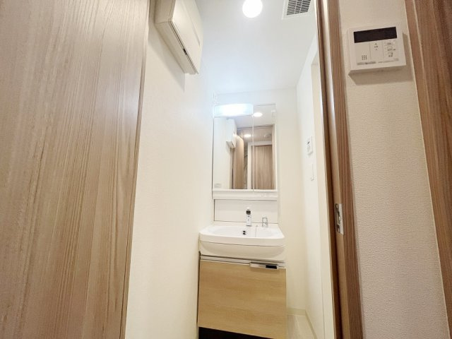 プレサンスジェネ浅草WESTの内装|内装は落ち着いています