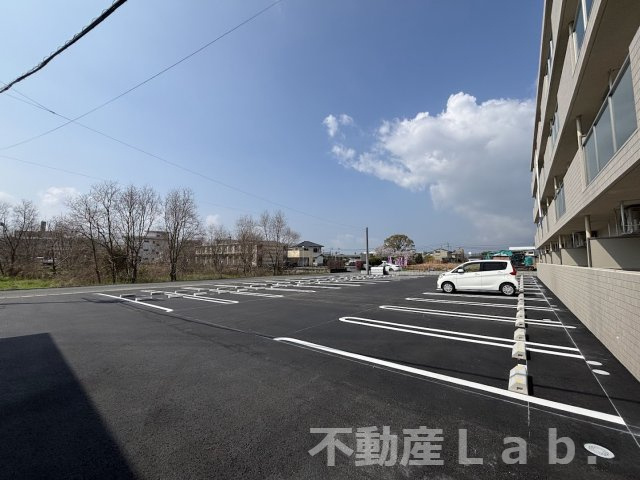 ソルーナ松橋の駐車場