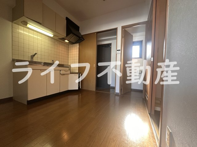 Perle charmanteの居間・リビング|こちらの居間で趣味の時間をお楽しみください