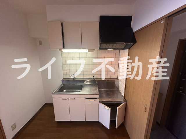 Perle charmanteのキッチン|コンパクトなキッチンで掃除もラクラク