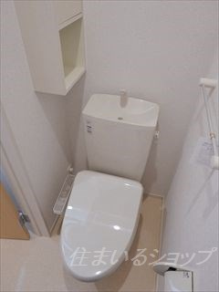 ブリーゼ　Ⅰのトイレ|シャワートイレ・収納棚あり