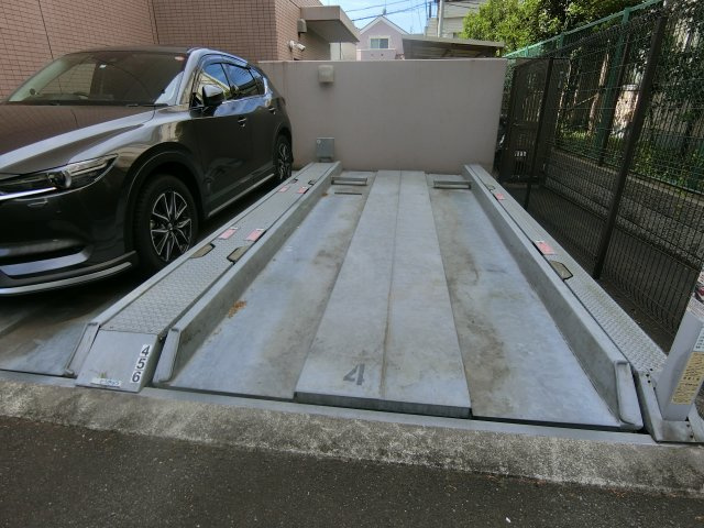 クリオ平和島の駐車場