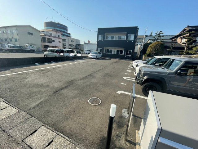 グランハルール開発の駐車場