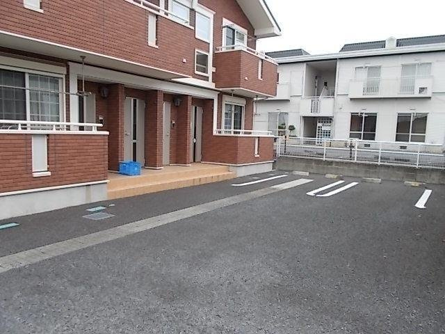 セレッソの駐車場|駐車場があるので、車を買う予定の方も安心です