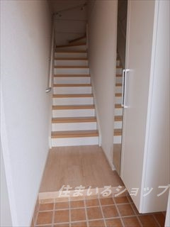 サクラの玄関|ミラー付き大型シューズボックス