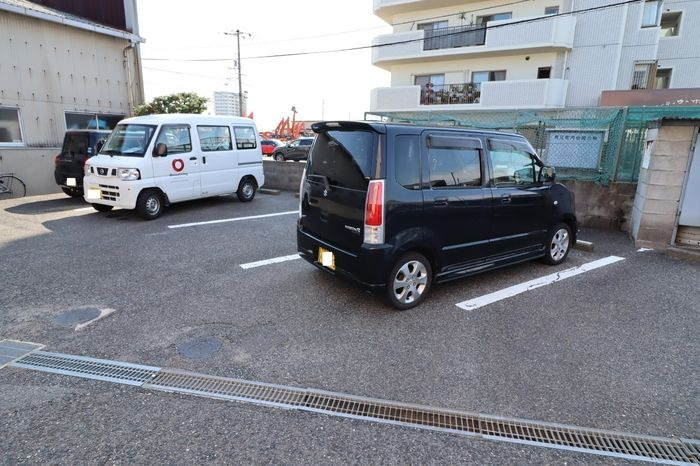 プレジール矢杉の駐車場