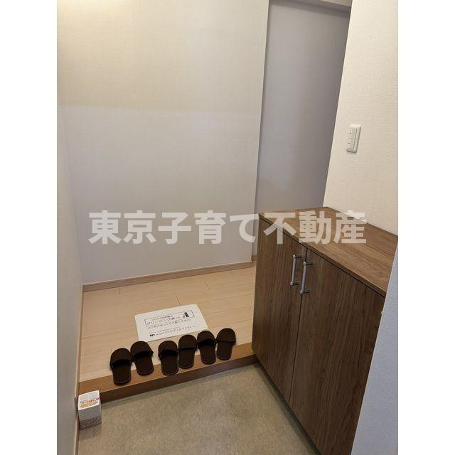 アソシエール護国寺の玄関