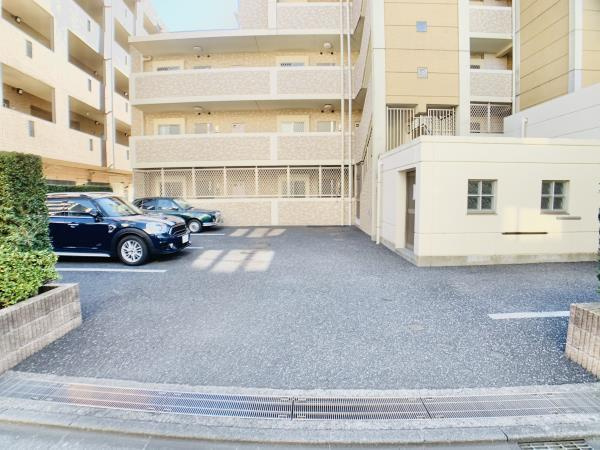 ＭＯＭＯＫＩの駐車場|車をお持ちの方に嬉しい駐車場付きの物件です