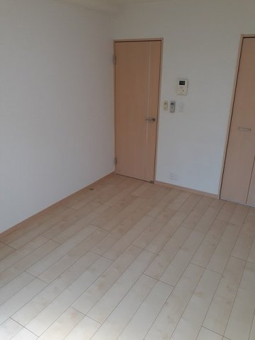 エルリバーの内装|明るい室内です