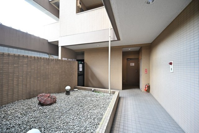 ミリオンステージ西早稲田壱番館のエントランス|ゆとりのあるエントランスです