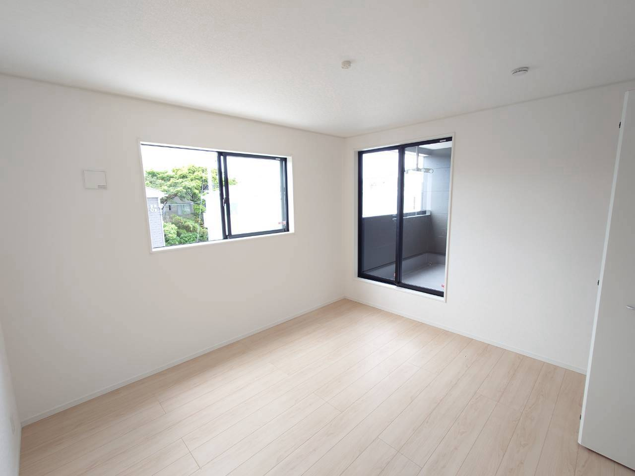 ♥♥沖縄市胡屋－9号棟（全13棟）の洋室|明るい洋室です