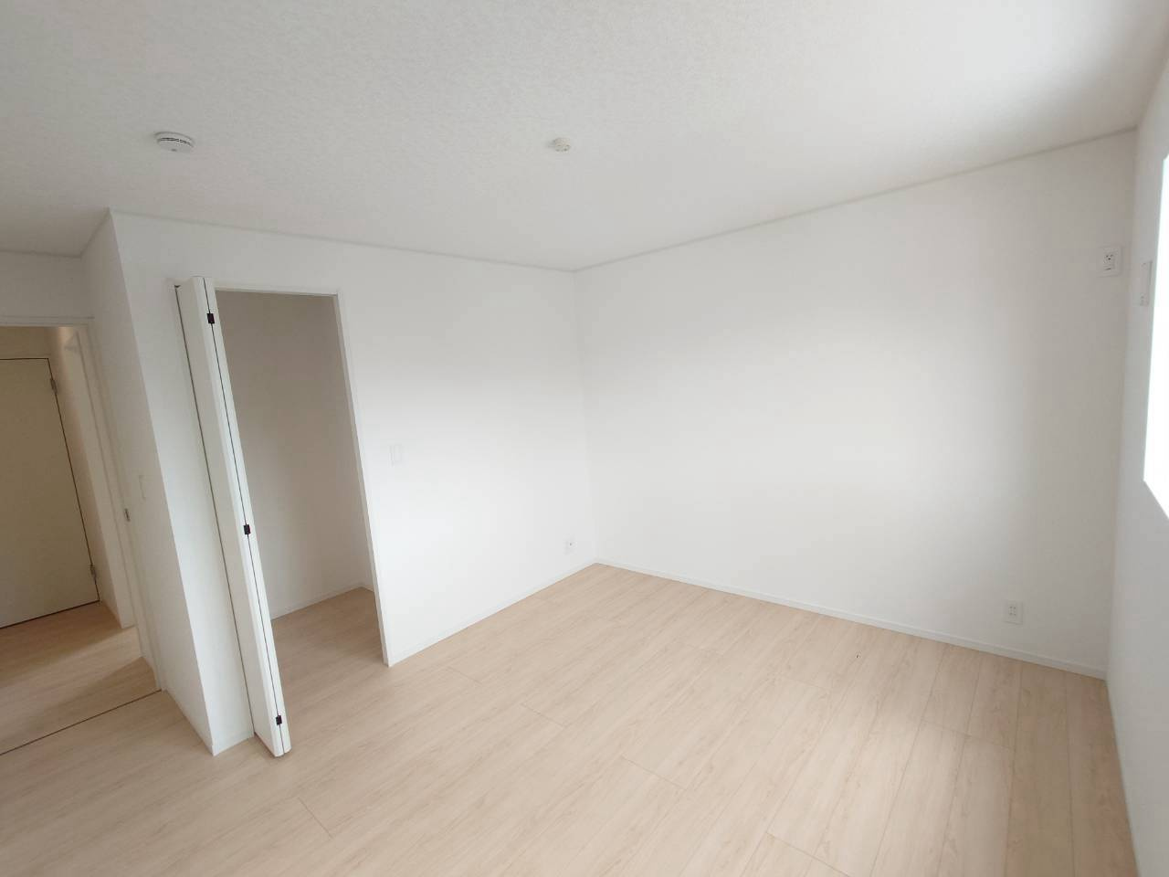 ♥♥沖縄市胡屋－9号棟（全13棟）の洋室|使い勝手のいい洋室です