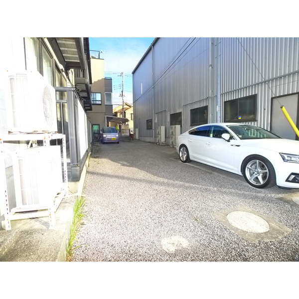 ファーストの駐車場