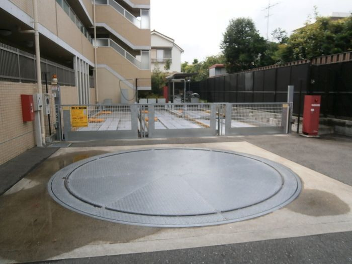 MINT甲子園三番町の駐車場
