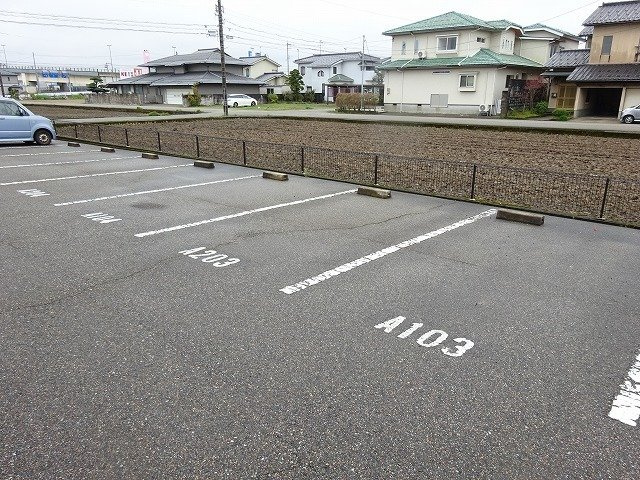 ラフォンテーヌⅠの駐車場