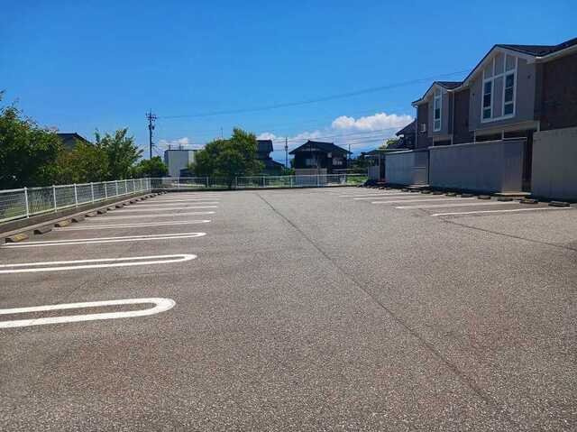エレンシア　Ｂの駐車場