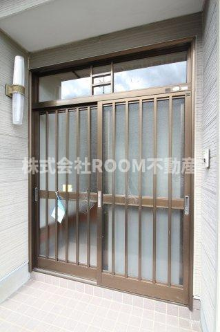 押川貸家の玄関