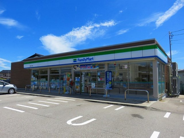 メロディ　Ｂの周辺|ファミリーマートまで700m