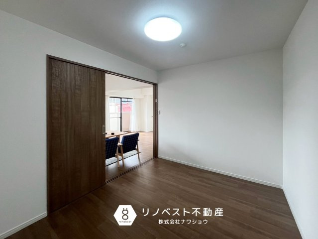 サンメゾン若江岩田の洋室|約６帖の洋室♪
家族の目が届きやすいので、お子様の遊び場にもおすすめ！