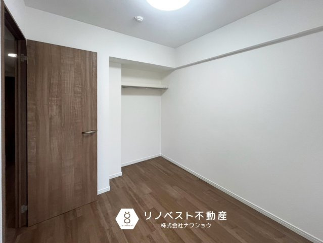サンメゾン若江岩田の洋室|約4.1帖の洋室♪
オープン収納付き◎コンパクトで落ち着く空間です。