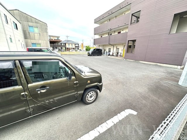 ラ・メゾン・ハヤシの駐車場