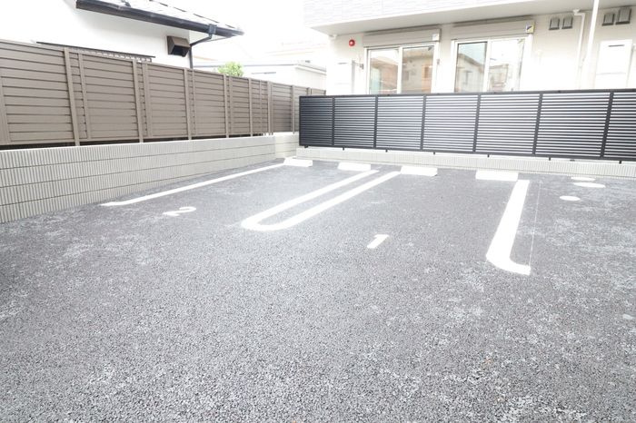 カルムの駐車場