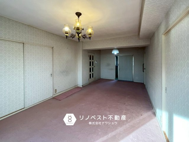 ハイタウン石切E棟の居間・リビング|全居室への動線が確保◎
子育て世帯のファミリーにおすすめです♪