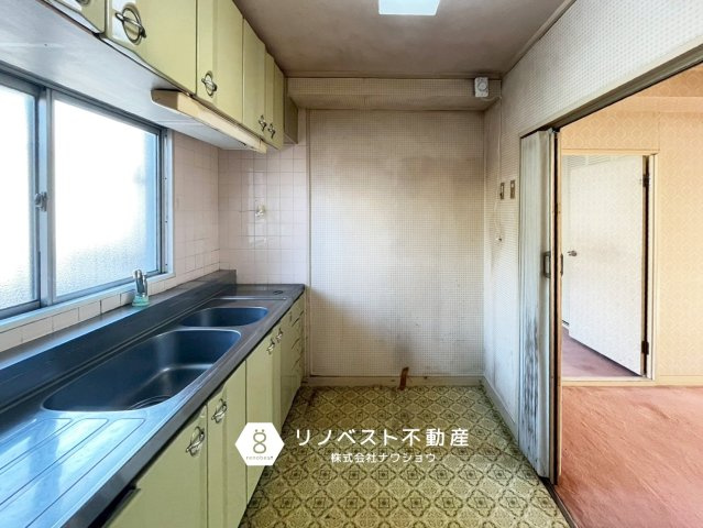 ハイタウン石切E棟のキッチン|リビングダイニングと空間を仕切ることも可能◎
料理に集中した方におすすめ◎