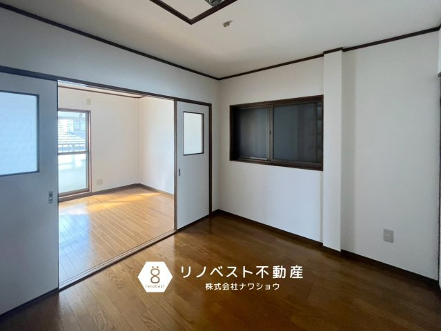 東大阪市友井3丁目の洋室|風通しのよいお部屋は、窓の前を塞がない配置にするとより快適です◎