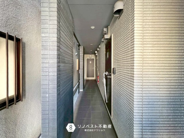 大阪市生野区南巽一棟のその他共用部分|ワンフロアーには3戸しかないので共用部の狭さは感じません。