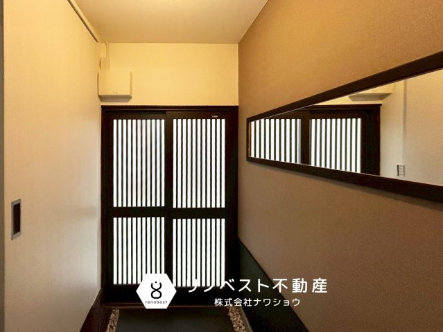 大阪市東成区東今里3丁目の玄関|身だしなみチェックに便利なワイドミラー付き♪