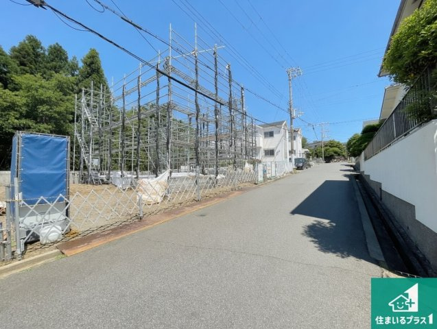 神戸市北区泉台　第1期　新築一戸建ての前面道路含む現地写真|周辺は落ち着いた街並みの住宅地！子育てがしやすい住環境です！まだ未完成ですが、現地でしかわからない事もございます。是非一度ご覧ください。