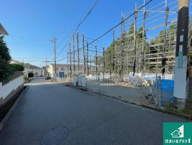 神戸市北区泉台　第1期　新築一戸建ての前面道路含む現地写真|周辺は落ち着いた街並みの住宅地！子育てがしやすい住環境です！まだ未完成ですが、現地でしかわからない事もございます。是非一度ご覧ください。