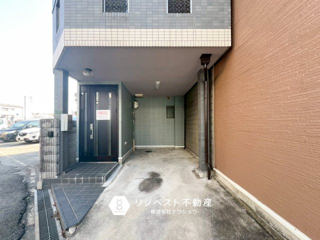 生野区巽南5丁目の駐車場|広々とした駐車スペースです◎自転車を駐輪するスペースも確保されています。