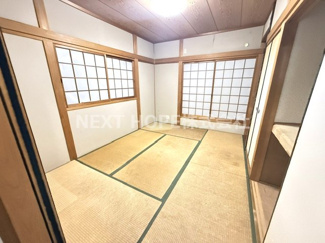 【和室】 | 尼崎市栗山町１丁目中古戸建 | ２階和室です♪押入れ・床の間もございます！！少しリフォームが必要だと思われます。