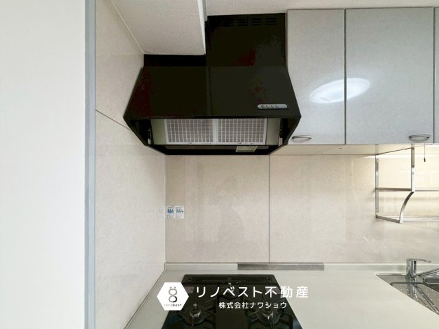 レック鴻池マンションのキッチン|換気もしっかり付いておりますので、蒸し料理から焼き料理まで幅広い料理に対応可能◎