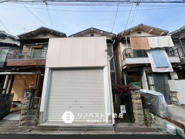 東大阪市東鴻池町4丁目の外観|車庫倉庫付きの3LDKです♪閑静な住宅街に立地し、子育て世代のファミリーにおすすめ！