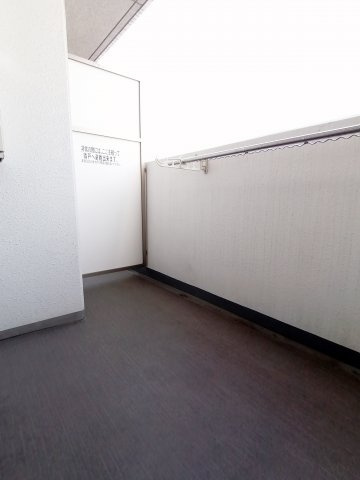 【バルコニー】 | スプランディッド難波 | 外からの目が気にならないバルコニーで洗濯物が干せます