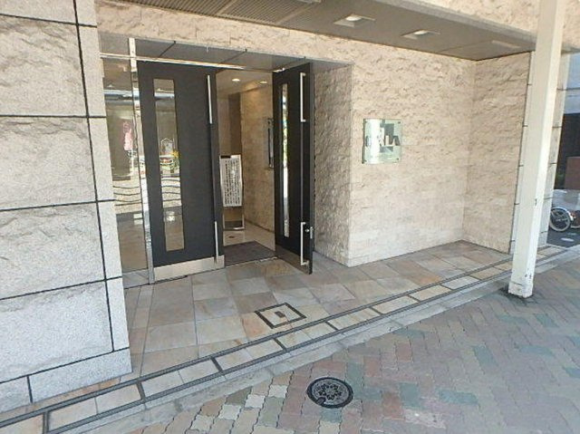 ガーラ・シティ深川森下のエントランス