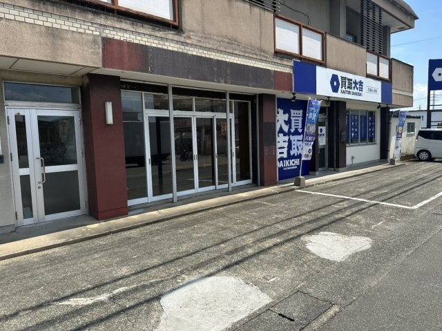 川上店舗の駐車場