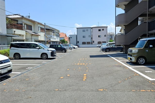 シャルマンフジ岸和田・中央公園2番館の駐車場|駐車場