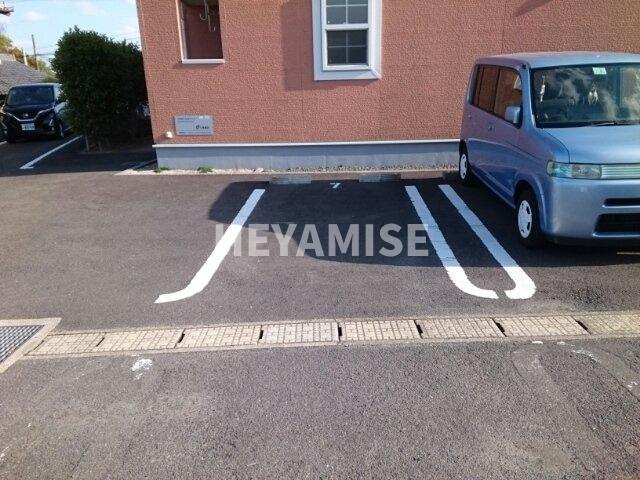 ソレアードⅣの駐車場