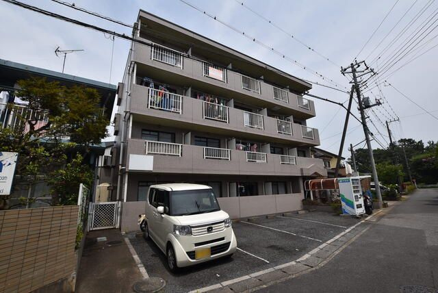 クレスト・モアの駐車場